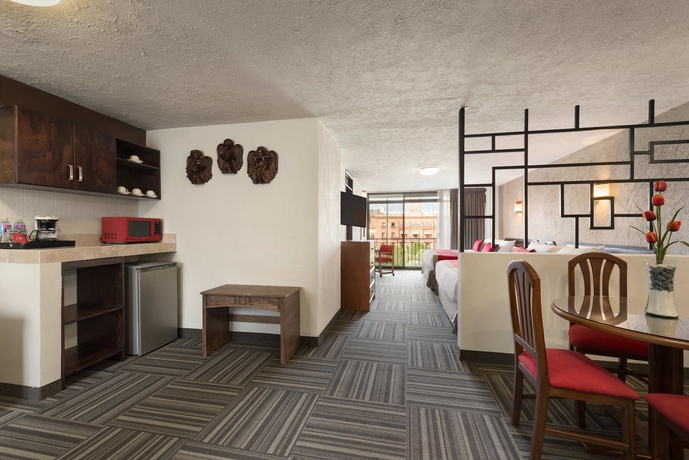 Imagen de la habitación del Hotel Ramada Plaza Leon. Foto 7