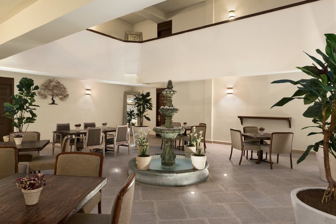 Imagen de los interiores del Hotel Ramada Plaza Leon. Foto 14