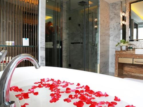 Imagen de la habitación del Hotel Ramada Plaza Liuzhou Liudong. Foto 6