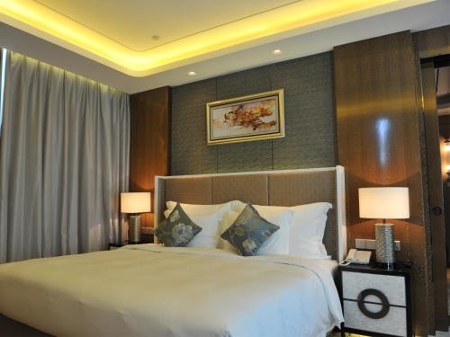 Imagen de la habitación del Hotel Ramada Plaza Liuzhou Liudong. Foto 8