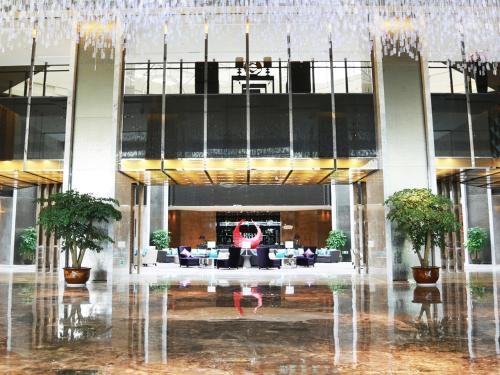 Imagen general del Hotel Ramada Plaza Liuzhou Liudong. Foto 1