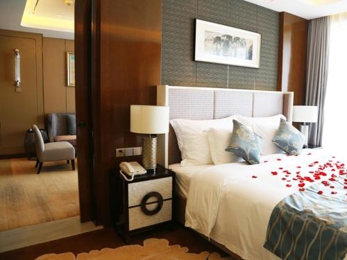 Imagen de la habitación del Hotel Ramada Plaza Liuzhou Liudong. Foto 10