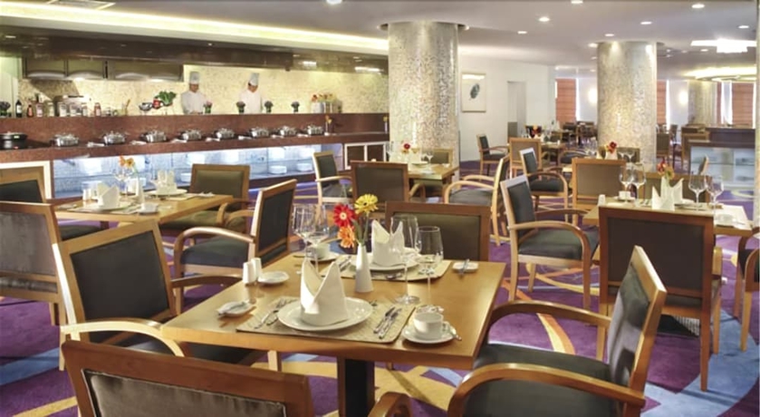 Imagen del bar/restaurante del Hotel Ramada Plaza Pu Dong South Shanghai. Foto 3
