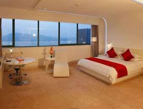 Imagen de la habitación del Hotel Ramada Plaza Riverside Hangzhou. Foto 4