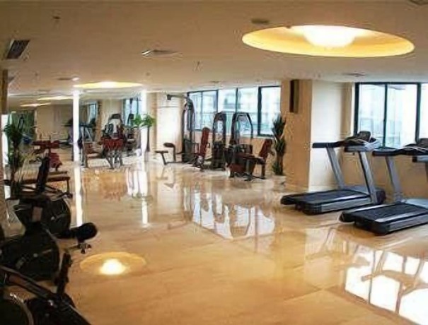 Imagen de los interiores del Hotel Ramada Plaza Riverside Hangzhou. Foto 12