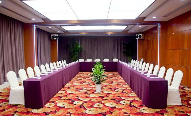 Imagen de los interiores del Hotel Ramada Plaza Riverside Hangzhou. Foto 14