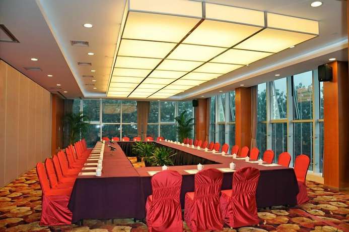 Imagen de los interiores del Hotel Ramada Plaza Riverside Hangzhou. Foto 16