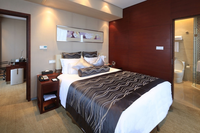 Imagen de la habitación del Hotel Ramada Plaza Shanghai Caohejing. Foto 12