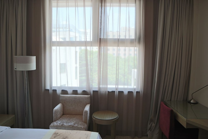 Imagen de la habitación del Hotel Ramada Plaza Shanghai Caohejing. Foto 15