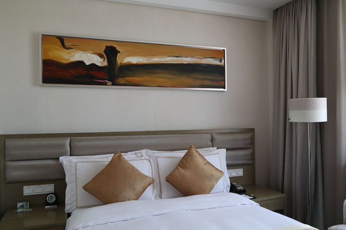 Imagen de la habitación del Hotel Ramada Plaza Shanghai Caohejing. Foto 16
