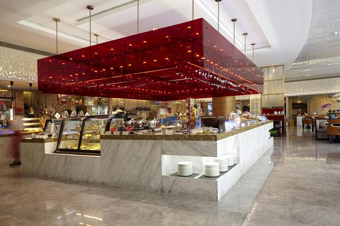 Imagen de los interiores del Hotel Ramada Plaza Shanghai Pudong Airport. Foto 13