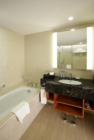 Imagen de la habitación del Hotel Ramada Plaza Shanghai Pudong Airport. Foto 7