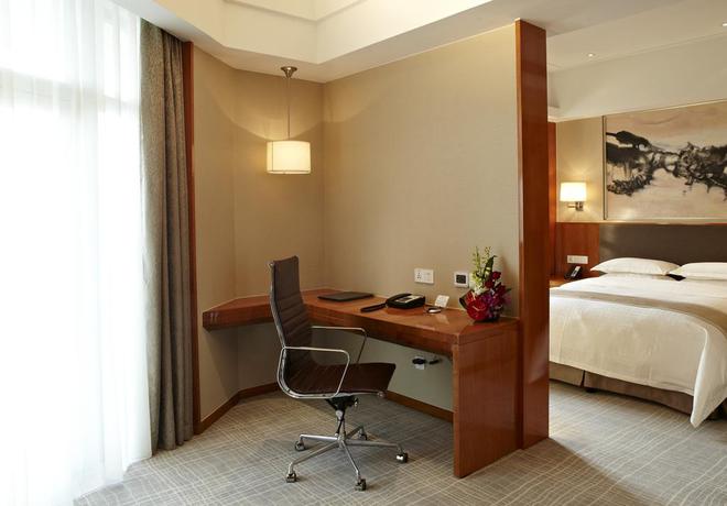 Imagen de la habitación del Hotel Ramada Plaza Shanghai Pudong Airport. Foto 9