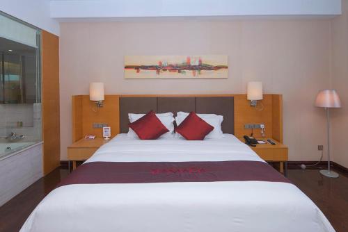Imagen de la habitación del Hotel Ramada Plaza Shenzhen North. Foto 6