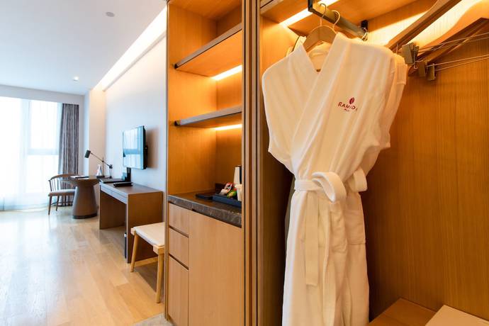Imagen de la habitación del Hotel Ramada Plaza Wyndham Wenzhou Cangnan. Foto 14