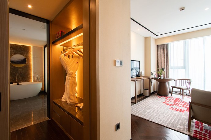 Imagen de la habitación del Hotel Ramada Plaza Wyndham Wenzhou Cangnan. Foto 16