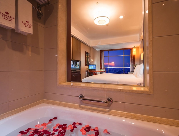 Imagen de la habitación del Hotel Ramada Plaza Yiwu. Foto 10