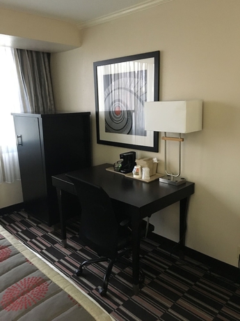 Imagen de la habitación del Hotel Ramada Plaza by Wyndham Charlotte Airport Conference Center. Foto 4