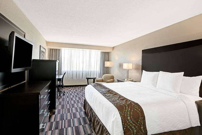 Imagen de la habitación del Hotel Ramada Plaza by Wyndham Charlotte Airport Conference Center. Foto 5