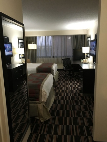 Imagen de la habitación del Hotel Ramada Plaza by Wyndham Charlotte Airport Conference Center. Foto 13