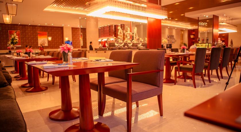 Imagen del bar/restaurante del Hotel Ramada Plaza by Wyndham Chibi. Foto 3