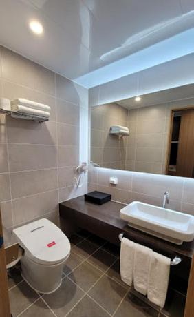 Imagen de la habitación del Hotel Ramada Plaza by Wyndham Dolsan Yeosu. Foto 6