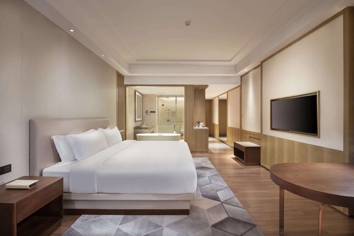 Imagen de la habitación del Hotel Ramada Plaza by Wyndham Dongguan Songshan Lake. Foto 8