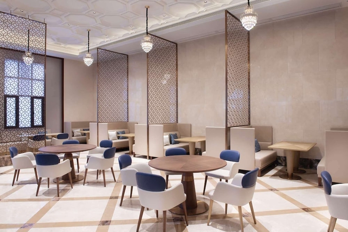 Imagen del bar/restaurante del Hotel Ramada Plaza by Wyndham Dongguan Songshan Lake. Foto 2