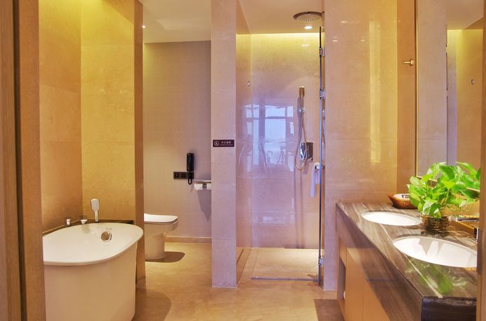 Imagen de la habitación del Hotel Ramada Plaza by Wyndham Dongxing City Center. Foto 18