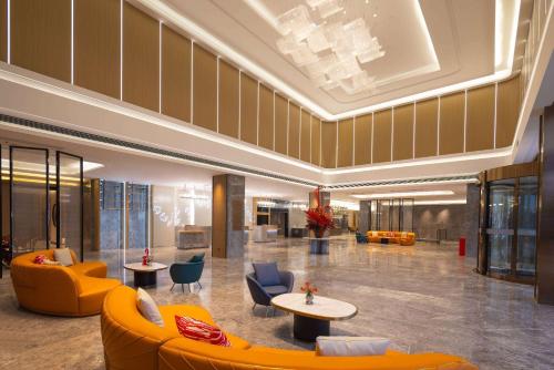 Imagen general del Hotel Ramada Plaza by Wyndham Ezhou Binjiang. Foto 1