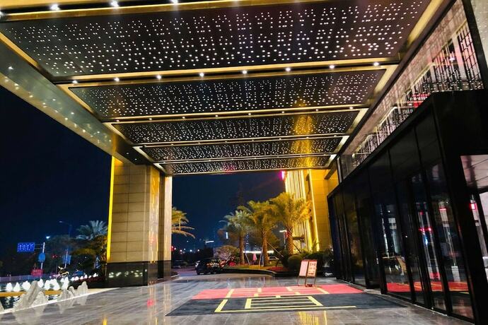 Imagen general del Hotel Ramada Plaza by Wyndham Hezhou North. Foto 1