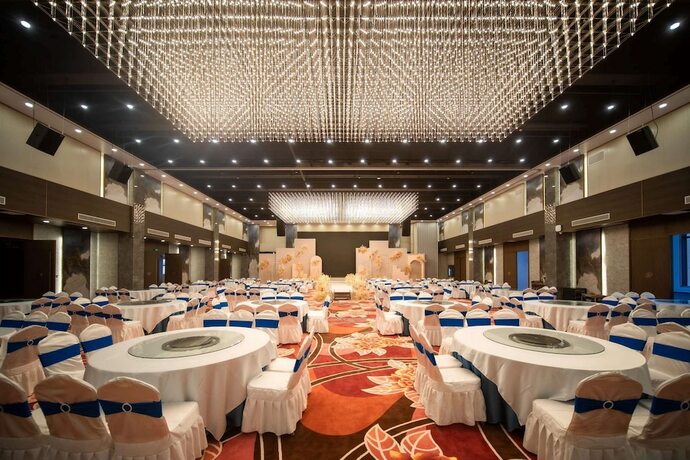 Imagen de los interiores del Hotel Ramada Plaza by Wyndham Hezhou North. Foto 13