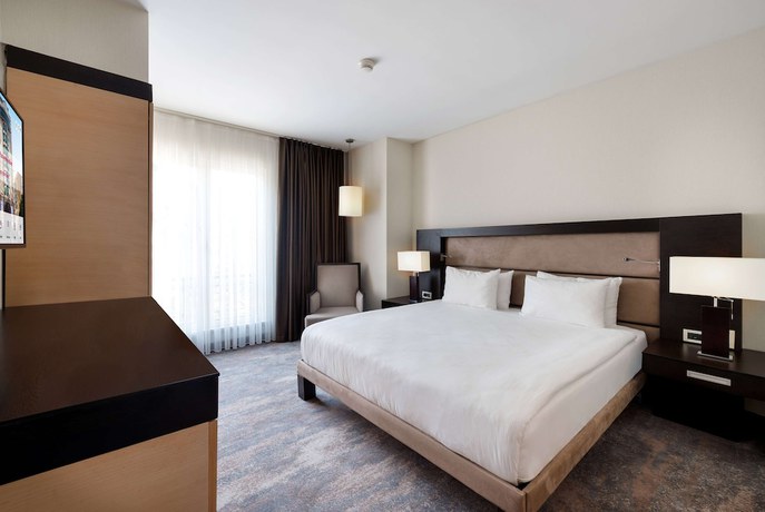 Imagen de la habitación del Hotel Ramada Plaza by Wyndham Istanbul City Center. Foto 8