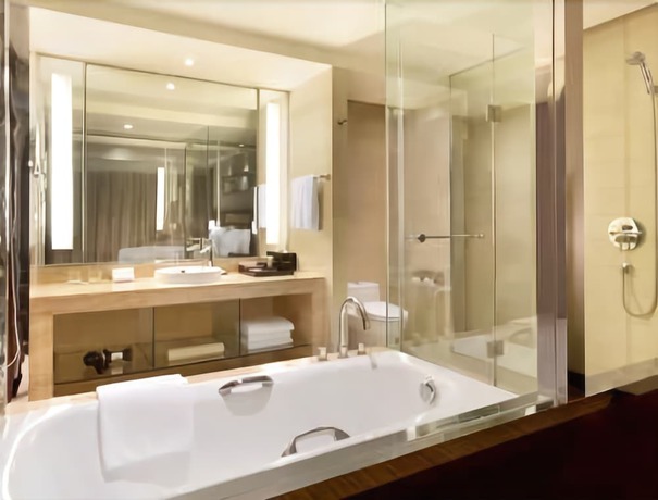Imagen de los interiores del Hotel Ramada Plaza by Wyndham Lianyungang. Foto 16