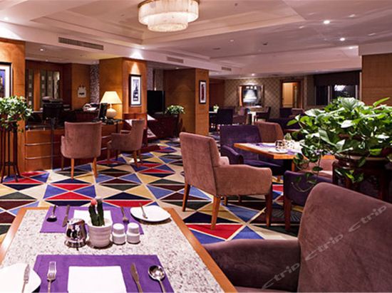 Imagen del bar/restaurante del Hotel Ramada Plaza by Wyndham Optics Valley Hotel Wuhan Wuchang. Foto 3