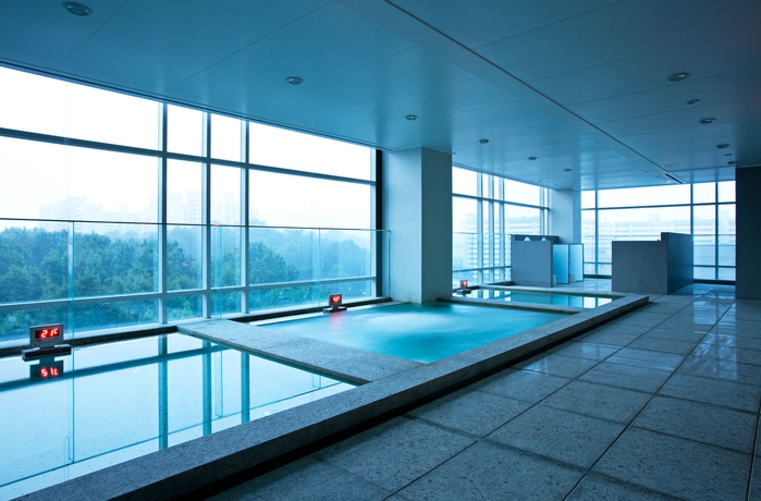 Imagen de la piscina del Hotel Ramada Plaza by Wyndham Suwon. Foto 16