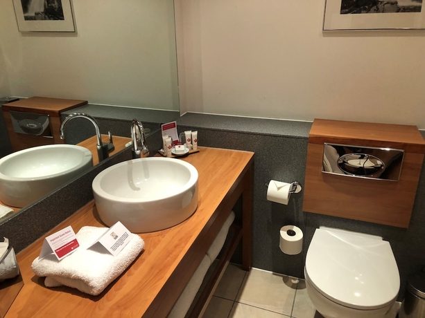 Imagen de la habitación del Hotel Ramada Plaza by Wyndham Wrexham. Foto 5