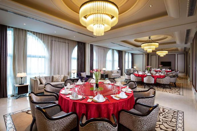 Imagen del bar/restaurante del Hotel Ramada Plaza by Wyndham Wuhan Huangpi. Foto 3