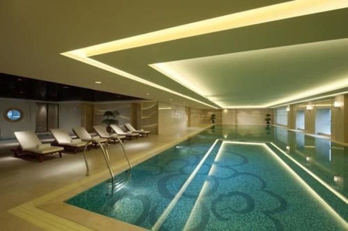 Imagen de la piscina del Hotel Ramada Plaza by Wyndham Xian South. Foto 20
