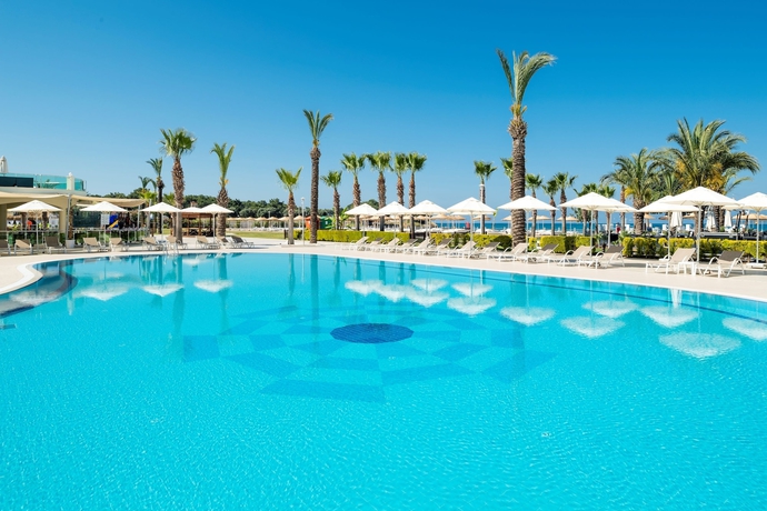 Imagen de la piscina del Hotel Ramada Residences By Wyndham Milas Bozbuk. Foto 18