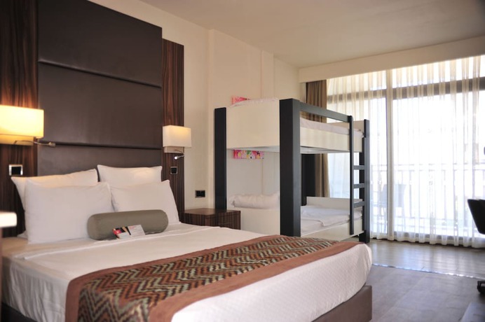Imagen de la habitación del Hotel Ramada Resort By Wyndham Akbuk. Foto 10