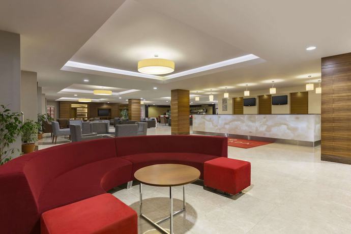 Imagen de los interiores del Hotel Ramada Resort By Wyndham Akbuk. Foto 16