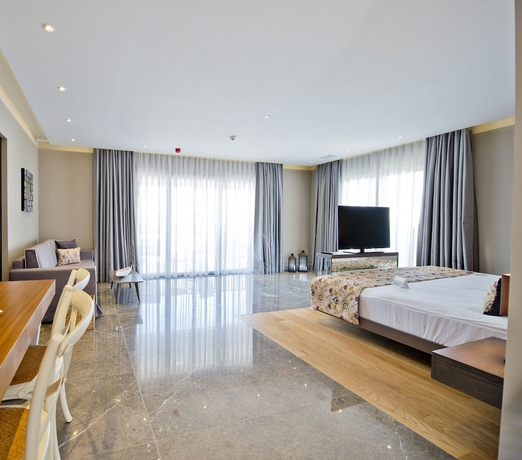 Imagen de la habitación del Hotel Ramada Resort By Wyndham Bodrum. Foto 9