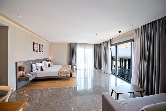Imagen de la habitación del Hotel Ramada Resort By Wyndham Bodrum. Foto 10