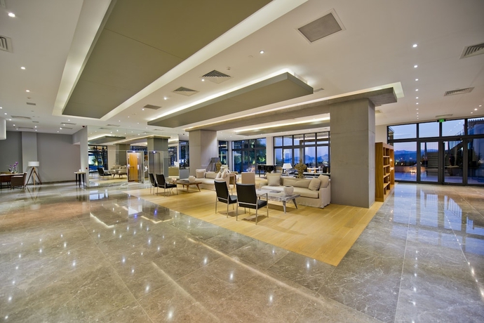 Imagen de los interiores del Hotel Ramada Resort By Wyndham Bodrum. Foto 18