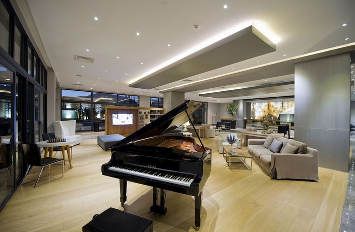 Imagen del bar/restaurante del Hotel Ramada Resort By Wyndham Bodrum. Foto 2