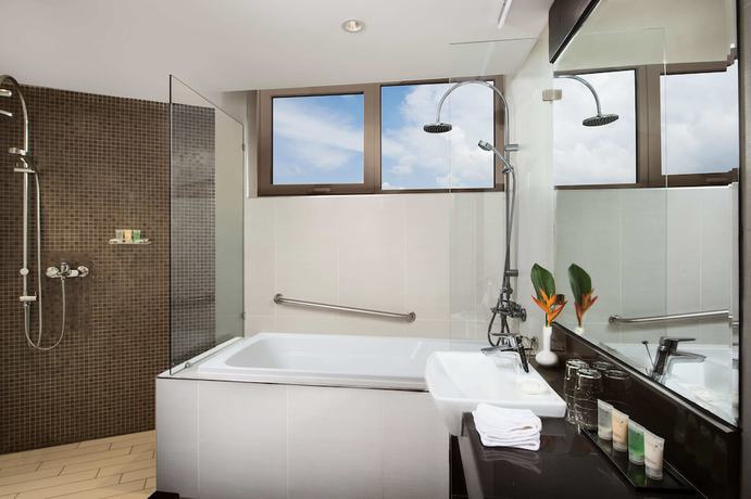 Imagen de la habitación del Hotel Ramada Resort By Wyndham Dar Es Salaam. Foto 10