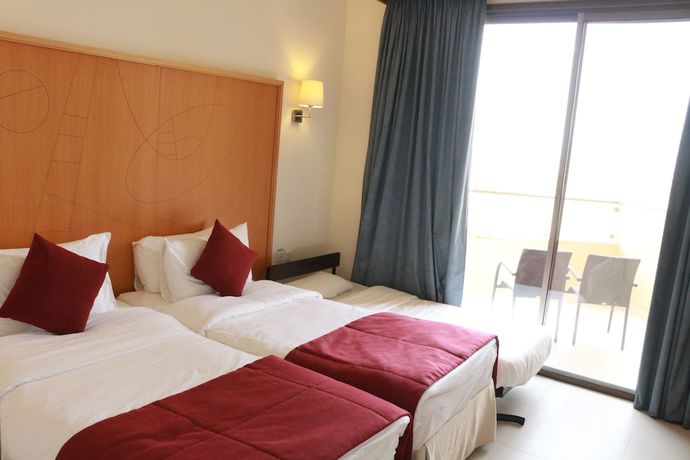 Imagen de la habitación del Hotel Ramada Resort By Wyndham Dead Sea. Foto 5