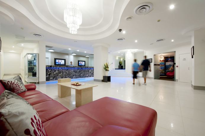 Imagen de los interiores del Hotel Ramada Resort By Wyndham Golden Beach. Foto 19