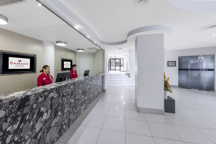 Imagen de los interiores del Hotel Ramada Resort By Wyndham Golden Beach. Foto 20